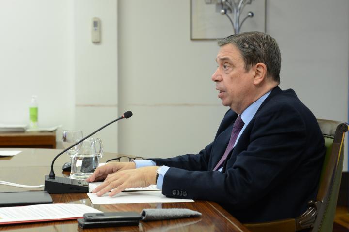 Luis Planas destaca el compromiso del Gobierno por reducir la brecha a la que se enfrentan las mujeres en el medio rural