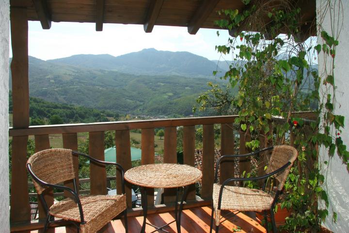 Encuesta sobre el propietario en el turismo rural: mayor de 45 años, mujer y con estudios