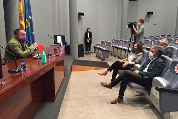 Asturias creará un banco de explotaciones para favorecer el relevo generacional y la continuidad de la actividad en el medio rural