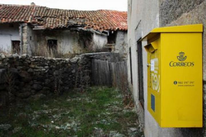 Correos comienza la digitalización de toda su red de atención al público en zonas rurales