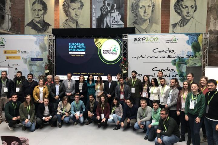 Los jóvenes europeos defienden en Candás quedarse en lo rural