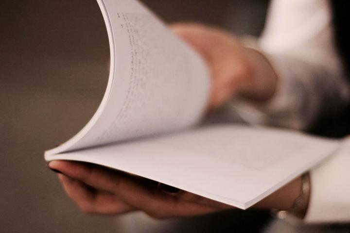 El Principado elaborará una guía de riesgos laborales con perspectiva de género para las actividades profesionales feminizadas