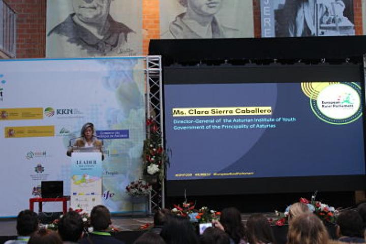 "Debemos convencer a los jóvenes de que den a las zonas rurales la oportunidad de convertirse en su futuro"